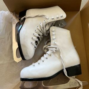 CCM Girls figure skates